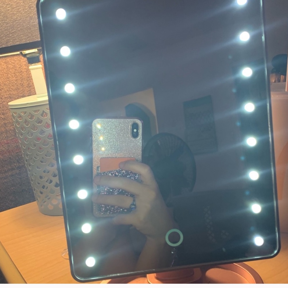 LED light makeup mirror😘 - Picture 3 of 6